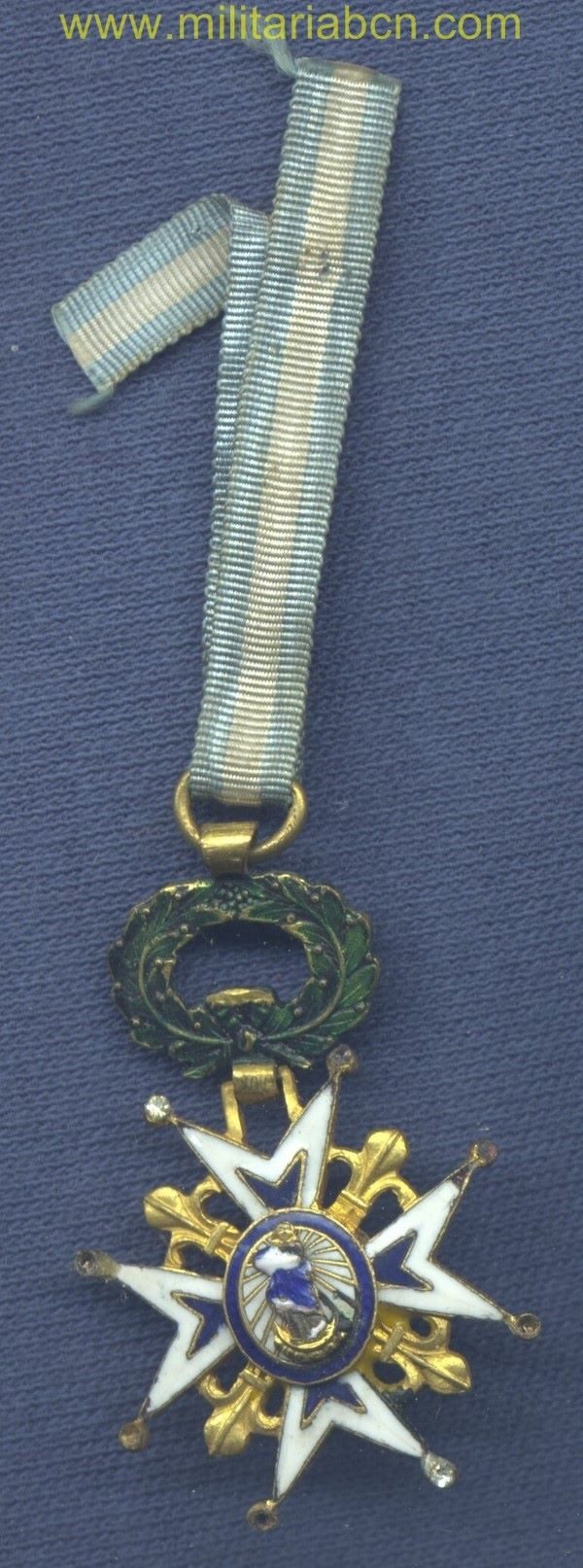 Militaria Barcelona España. Cruz de la Orden de Carlos III. Época Alfonso XIII. Tamaño Princesa. 40 x 25 mm.