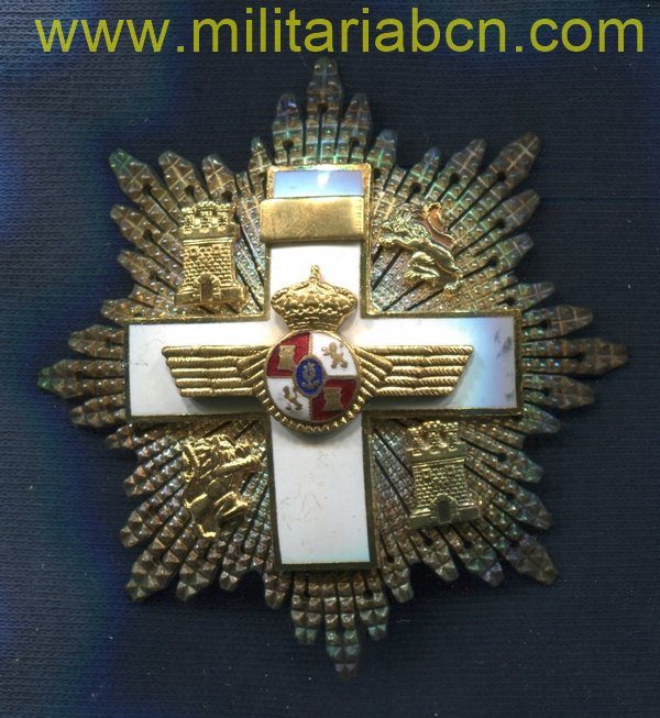 Militaria Barcelona España. Orden al Mérito Aéreo. Placa. Distintivo blanco. Modelo 1977.