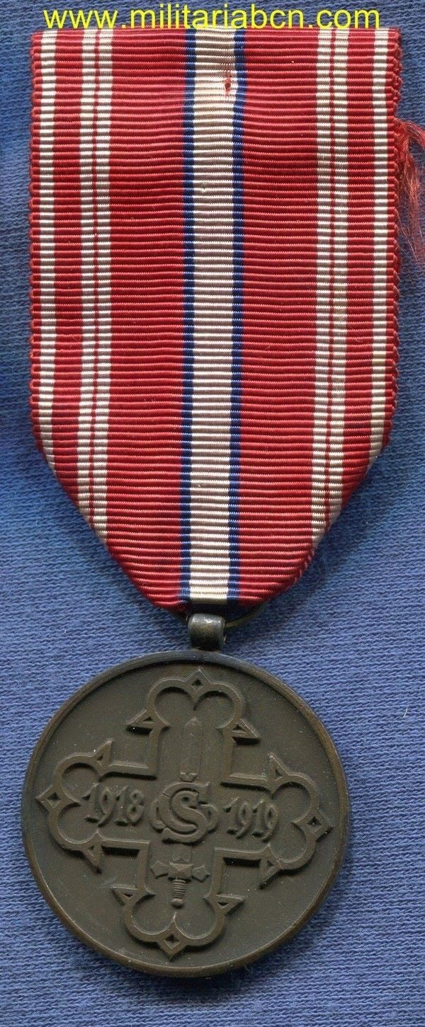 Militaria Barcelona Czechoslovakia: Commemorative medal of the Volunteers of the Revolution
