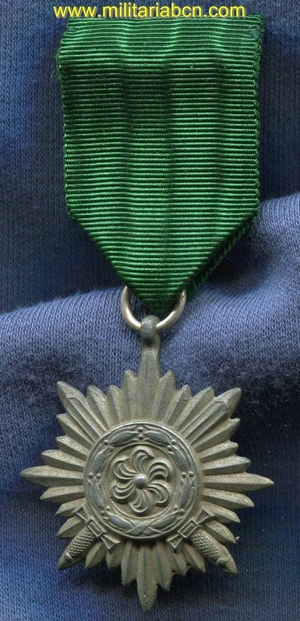 Militaria Barcelona Germany III Reich. East People Service Medal. 2nd class in bronze with swords. Verdienstauszeichnung für Ostvölker 2. Klasse in Bronze. German award second world war. 