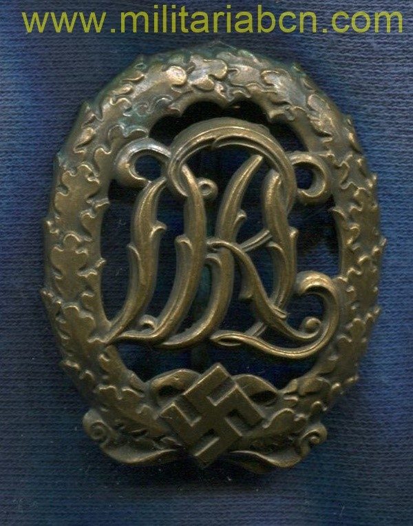 Militaria Barcelona Germany III Reich. Military Sports Badge Title DRL. Bronze. Without markings. Deutsches Reichsabzeichen für Leibesübungen. German award second world war. 