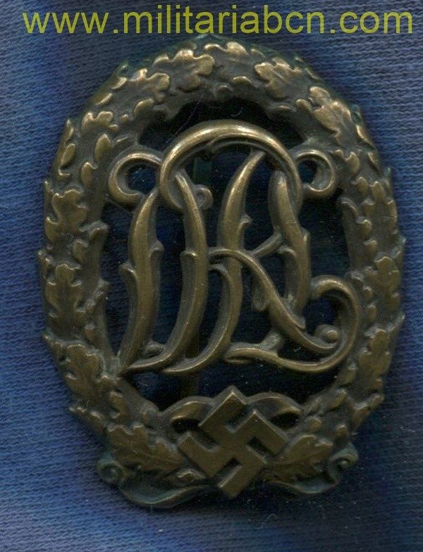 Militaria Barcelona Germany III Reich. Military Sports Badge Title DRL. Bronze.  Deutsches Reichsabzeichen für Leibesübungen. Marked Wernstein Jena. 