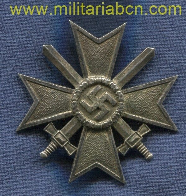 Militaria Barcelona Germany III Reich. War Merit Cross. 1st Class. With swords. Buntmetall. KVK kriegsverdienstkreuz 1. klasse mit schwertern. German award second world war. 