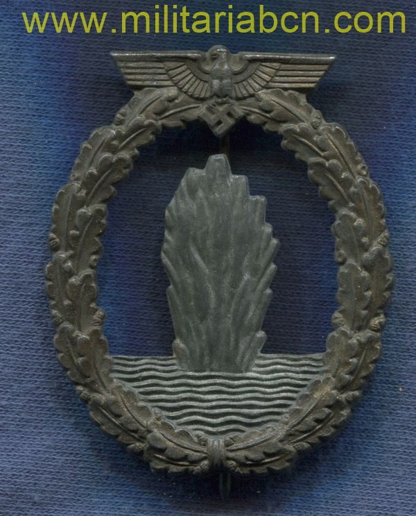 Germany III Reich. Kriegsmarine. Naval Minesweeper, Sub-Chaser & Escort Vessel Badge .Marked RS Rudolf Souval, Àustria. German award second world war. 