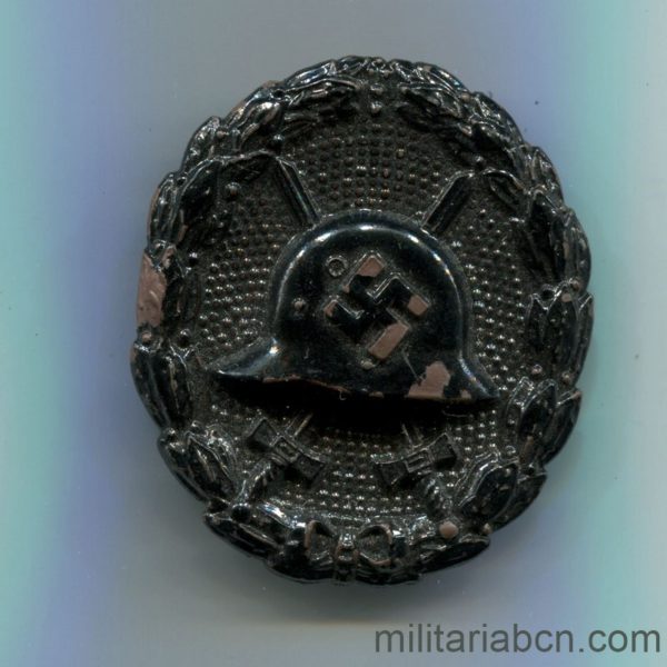 Militaria Barcelona Germany III Reich.   Wounded badge in black.   Model 1939, 1st model awarded in the Spanish Civil War and the Polish Campaign.   Bronze. German award second world war. 