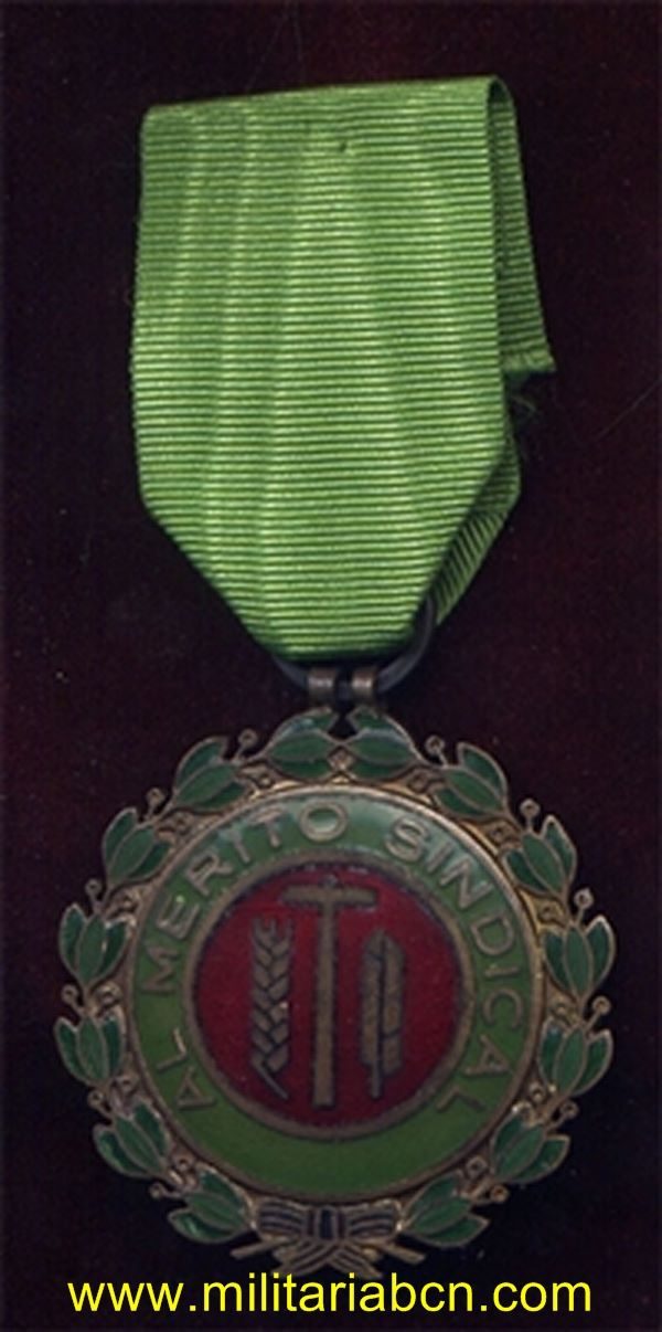 Militaria Barcelona España. Medalla al Mérito Sindical. Distintivo verde. Epoca de Franco. 