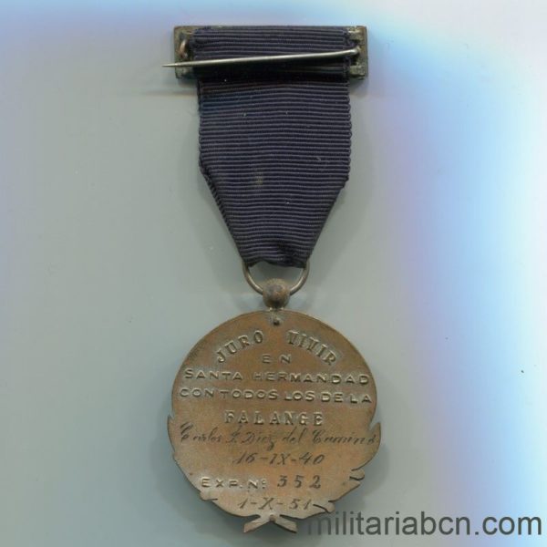 Militaria Barcelona Medalla de la Constancia del Frente de Juventudes. Cinta con dos Flechas en plata, Jefe de Falange. Reverso