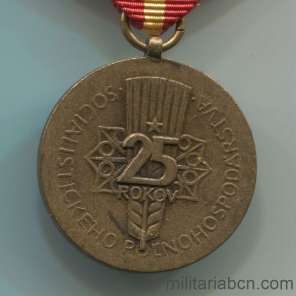 Militaria Barcelona Socialist Republic of Czechoslovakia. 25th Anniversary Medal of the Slovak Agricultural Federation. Reverse