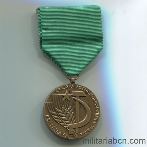 Militaria Barcelona Socialist Republic of Czechoslovakia. Medal for the Development of the Agrarian Administration of Bratislava.