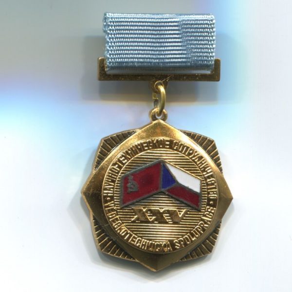 Militaria Barcelona. Socialist Republic of Czechoslovakia. Medal of the 15th Anniversary of Scientific and Technical Cooperation. Czechoslovakia USSR 1947-1972. Complet
