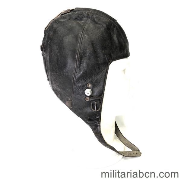 Militaria Barcelona Flying pilot helmet. Luftwaffe. K33 without radio. Winter. Leather.