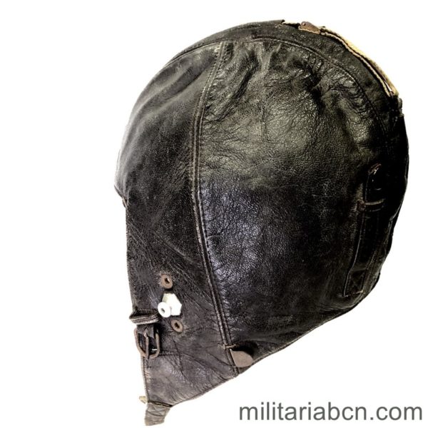 Militaria Barcelona Flyig pilot helmet. Luftwaffe. K33 without radio. Winter. Leather. lat3