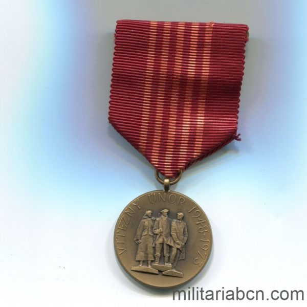 Militaria Barcelona Socialist Republic of Czechoslovakia. Medal of the 25th Anniversary of the Socialist Republic 1948-1973. With pin, box and award document Ribbon
