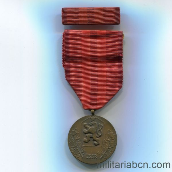 Militaria Barcelona Czechoslovak Socialist Republic. Medal for Service to the Fatherland 1960-1989. With pin. Ribbon