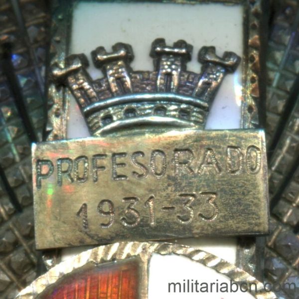 Militaria Barcelona Orden al Mérito Militar.  Placa.  Distintivo blanco.  2ª República. Dedicada y fechada. cartela