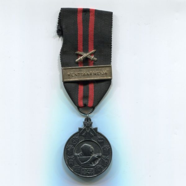 Militaria Barcelona Finland. Medal of the Winter War against the USSR 1939-1940. With Kenttäarmeija pin and two swords  Ribbon