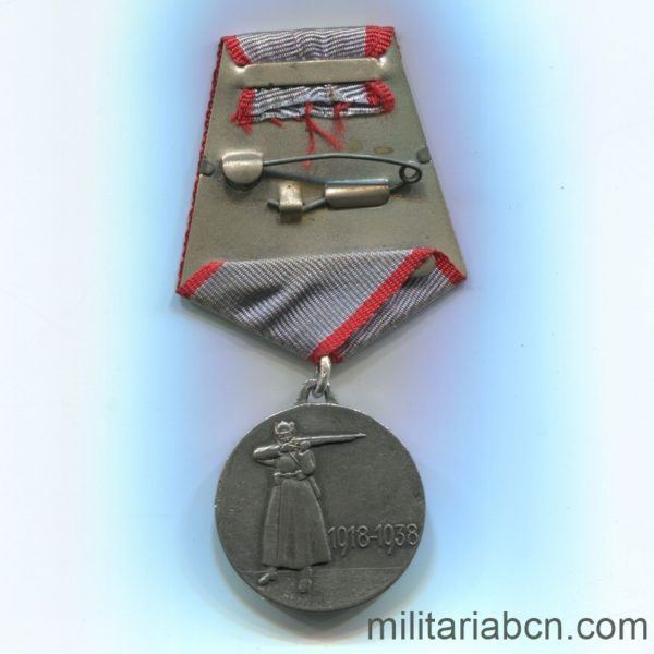 Militaria Barcelona USSR  Soviet Union  Medal of the XX Anniversary of the Red Army of Workers and Peasants (RKKA).  Awarded in 1938.  Type 2.  Silver.  Weight 23.4g  The vertical scratching of the lawn is appreciated, distinctive of the originals. ribbon reverse
