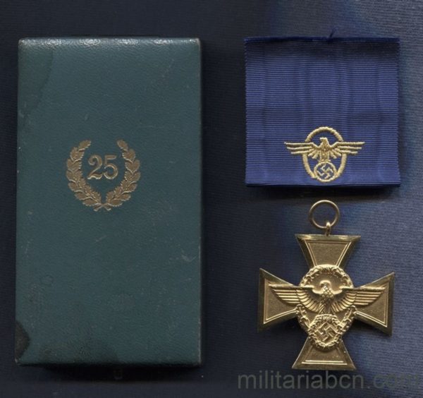 Militaria Barcelona Germany III Reich. Long Police Long Service Cross. 1st Class 25 years. Embroidered Ribbon With origin box. Polizei-Dienstauszeichnung