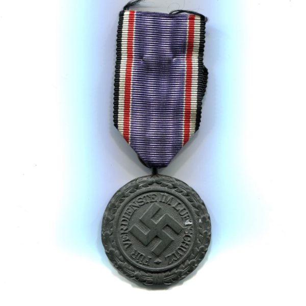 Militaria Barcelona Germany III Reich. Luftschutz medal. Zinc. Luftschutz-Ehrenzeichen Ribbon