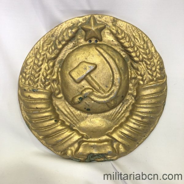 Militaria Barcelona Placa con escudo de la URSS Unión Soviética. Modelo 1956. Metal. 21 cm de diámetro.