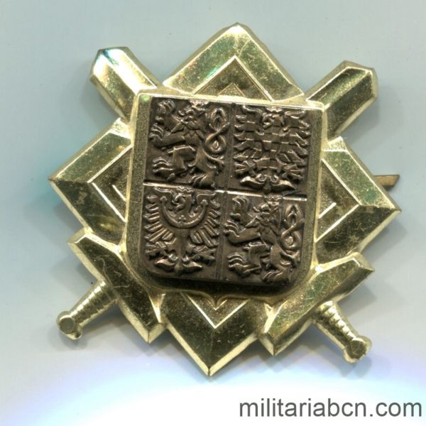 Militaria Barcelona Czech Republic. Army cap badge. 1993 model.