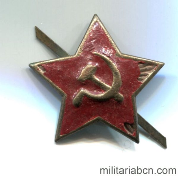 Militaria Barcelona USSR Soviet Union. World War 2 cap badge 26 x 25 mm