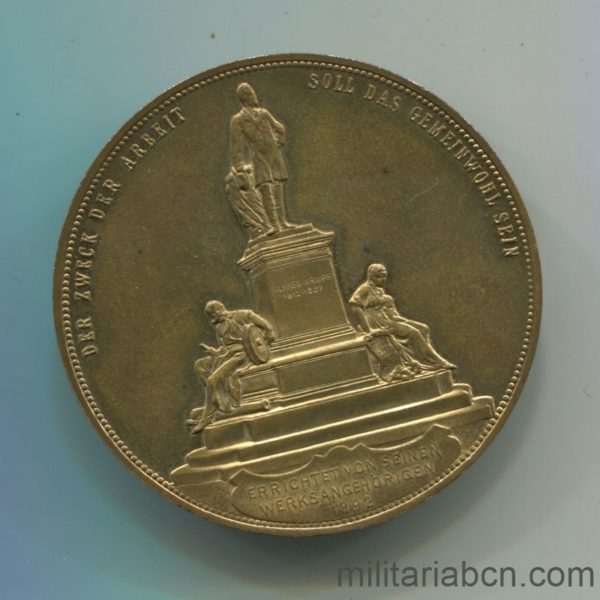 Militaria Barcelona Germany. Commemorative medal of Alfred and Friedrich Albert Krupp. 1892. Golden bronze. 42 mm reverse