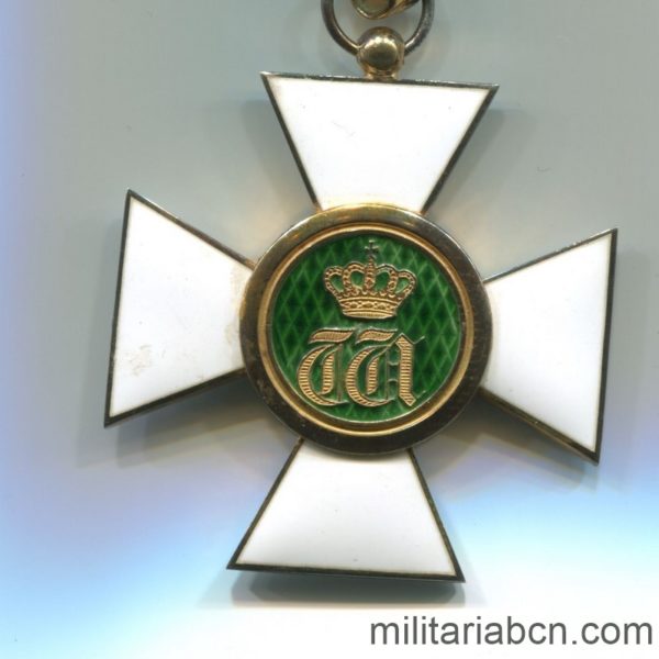 Militaria Barcelona Luxembourg. Commander's Cross of the Order of the Oak Crown. With original box. reverse