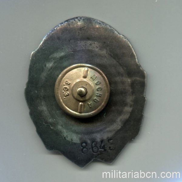 Militaria Barcelona USSR Soviet Union.  Udarnik Badge for the 15th Anniversary of the October Revolution  1917-1932,  Numbered  reverse