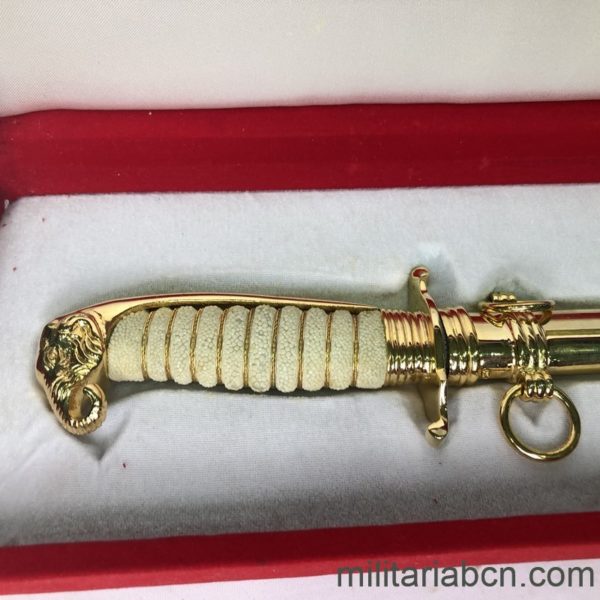 Militaria Barcelona Militaria Barcelona Thailand  Army Officer Gala Dagger  With presentation box granted to a Captain of the Spanish Navy. detail
