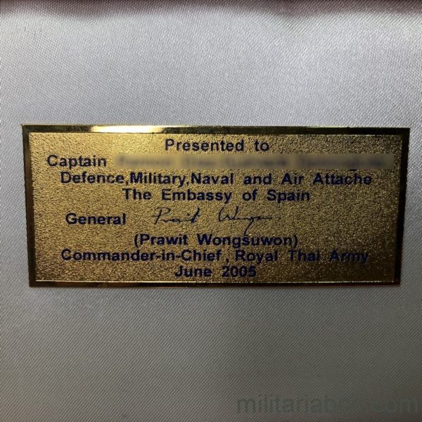 Militaria Barcelona Militaria Barcelona Thailand Army Officer Gala Dagger With presentation box awarded to a Captain of the Spanish Navy. plaque