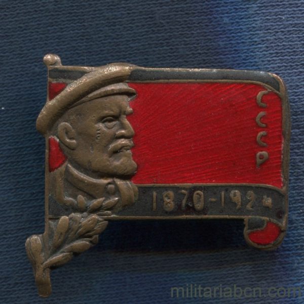 Militaria Barcelona USSR  Soviet Union.  Badge for Lenin's funeral.  1924 year.  Variant of Lenin with cap and laurels.