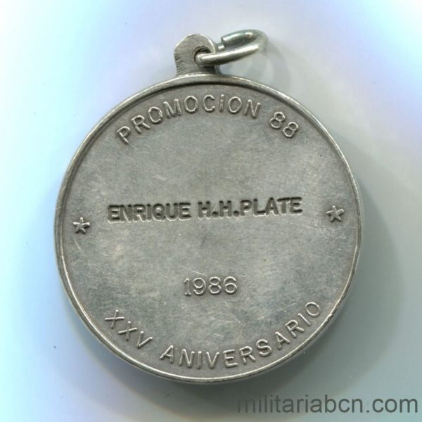 Militaria Barcelona Armada Argentina. Medalla Promoción 88. 1986. Dedicada. reverso