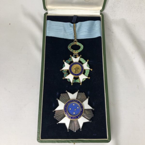 Militaria Barcelona Federative Republic of Brazil. Grand Officer's Breast badge and Cross of the Southern Cross. Model 1968. With box of origin. Made of silver by H. Stern.