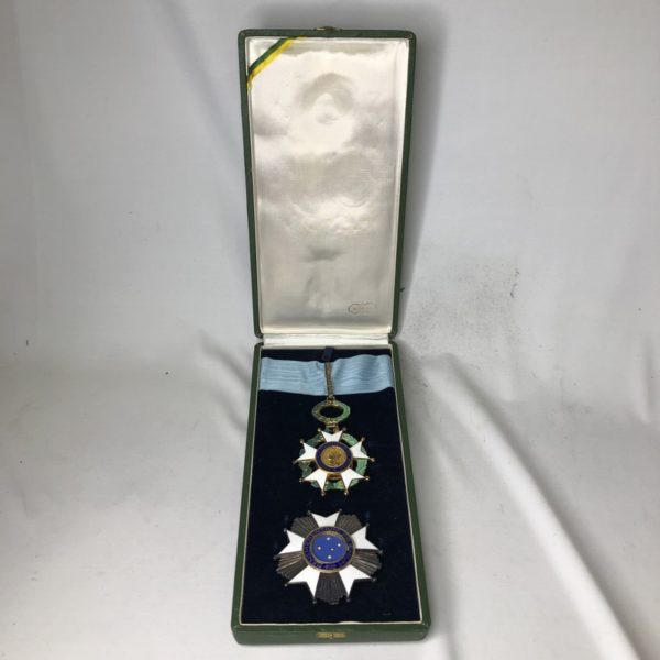 Militaria Barcelona Federative Republic of Brazil. Grand Officer's Breast badge and Cross of the Southern Cross. Model 1968. With box of origin.  Made of silver by H. Stern. box open