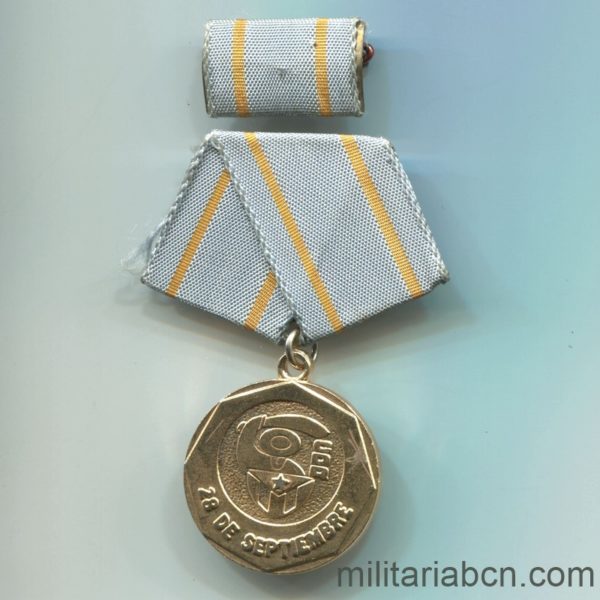 Militaria Barcelona Cuba.   República Socialista.  Medalla por el aniversario de los Comités de Defensa de la Revolución (CDR). cinta