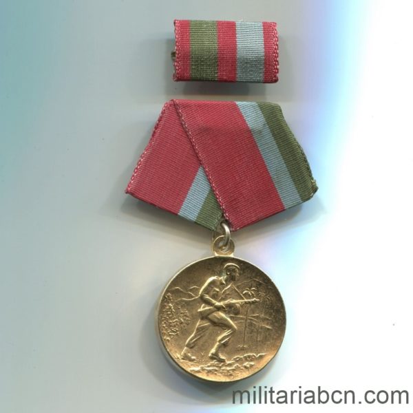 Militaria Barcelona Cuba.   República Socialista.  Medalla de la Lucha contra los Bandidos.  1979. cinta