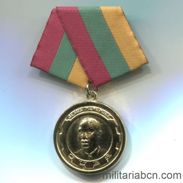 Militaria Barcelona Cuba. República Socialista. Medalla Jesús Menéndez. Central de Trabajadores de Cuba CTC cinta