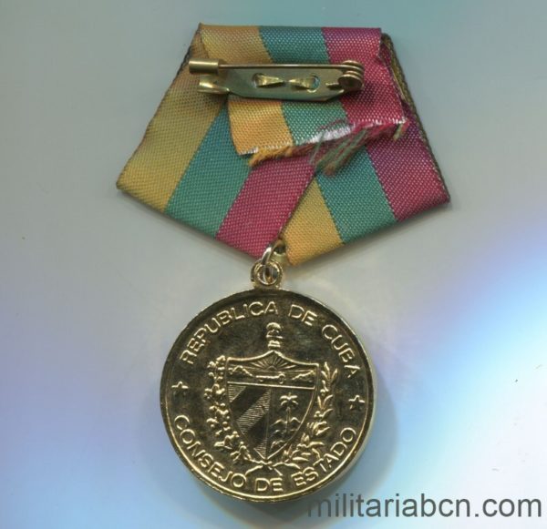 Militaria Barcelona Cuba. República Socialista. Medalla Jesús Menéndez. Central de Trabajadores de Cuba CTC cinta reverso