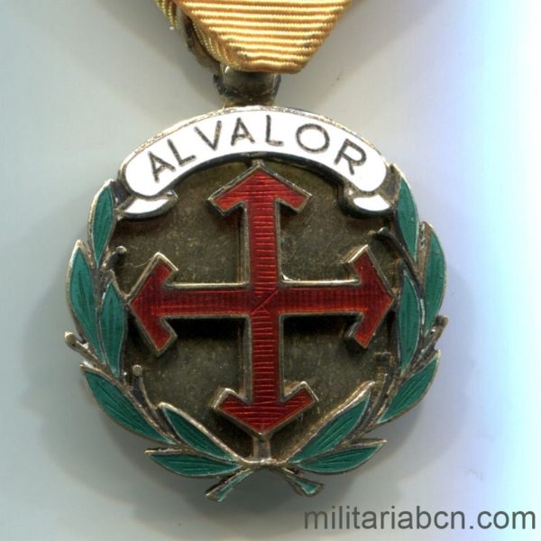 Militaria Barcelona Medalla al Valor del Frente de Juventudes. 2º Modelo. Plata. Con marcajes de plata.