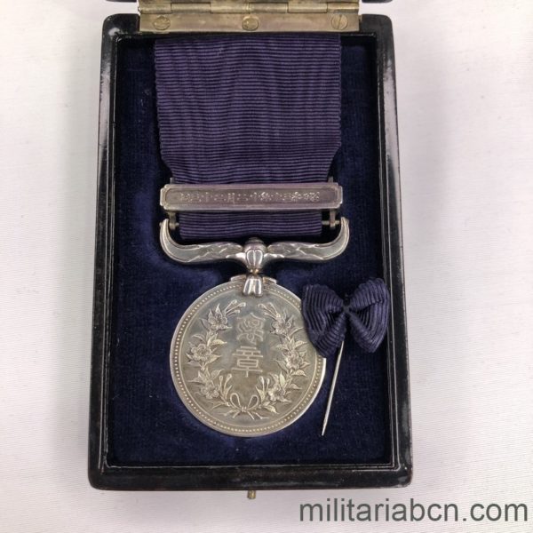 Militaria Barcelona Japan. Medal of Honor with Blue Ribbon. Instituted in 1881. For Public Services.