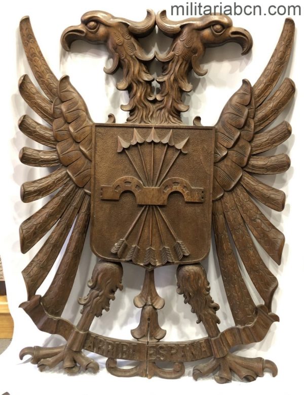 Militaria Barcelona Águila de Falange con el Yugo y las Flechas, en madera de roble. Original. Años 40. 58 x 80 cm