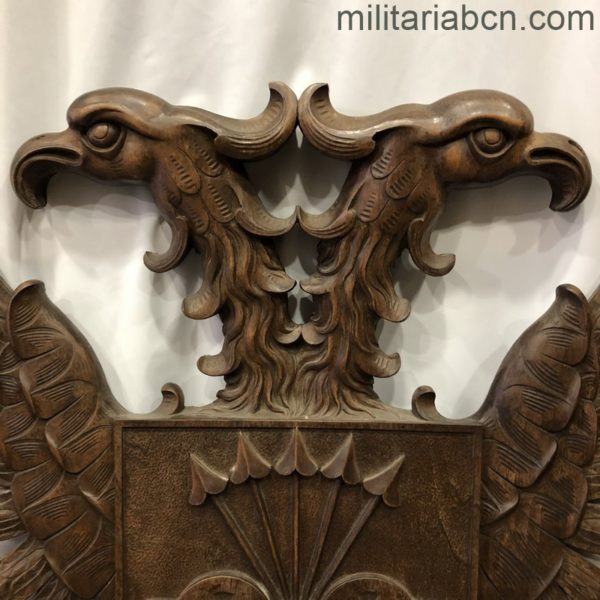 Militaria Barcelona Águila de Falange con el Yugo y las Flechas, en madera de roble. Original. Años 40. 58 x 80 cm cabeza