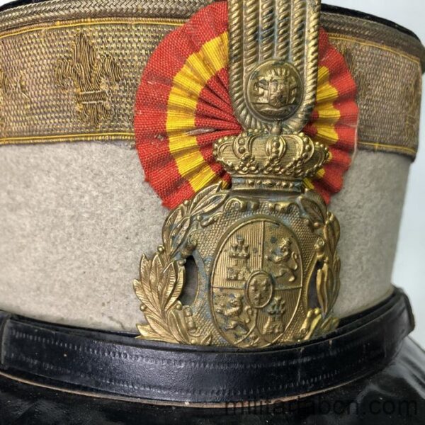 Ros de Oficial de Infantería. Época de Alfonso XIII. Fabricado por Medina.  primer plano, placo