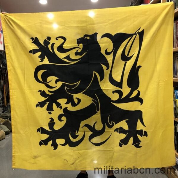 Flanders. Strijdvlag combat flag. Variant with claws and tongue in black.