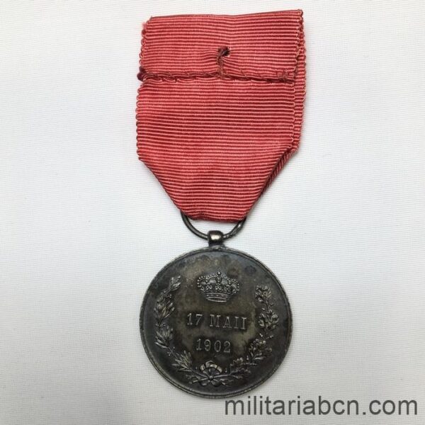España. Medalla de la Mayoría de Edad de Alfonso XIII. 1902. Versión plata. Época Alfonso XIII. reverso cinta