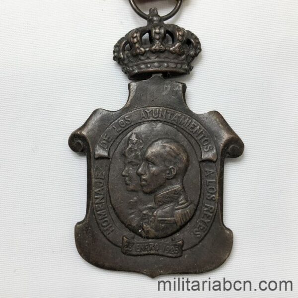 España. Medalla del Homenaje de los Ayuntamientos a SSMM los Reyes 1925. Época Alfonso XIII.