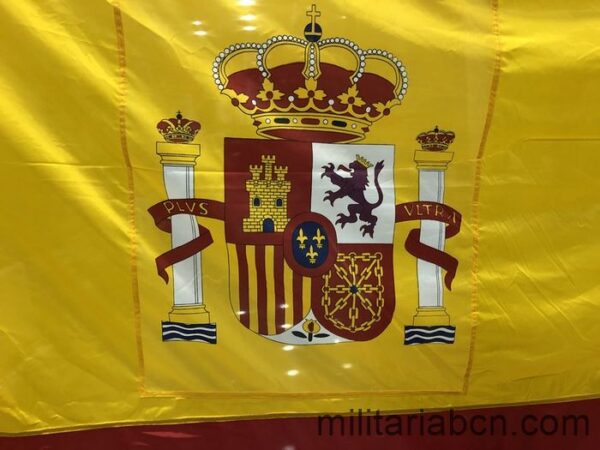España. Bandera nacional. Escudo cosido en el centro 300 x 175 cm. Bandera española centro