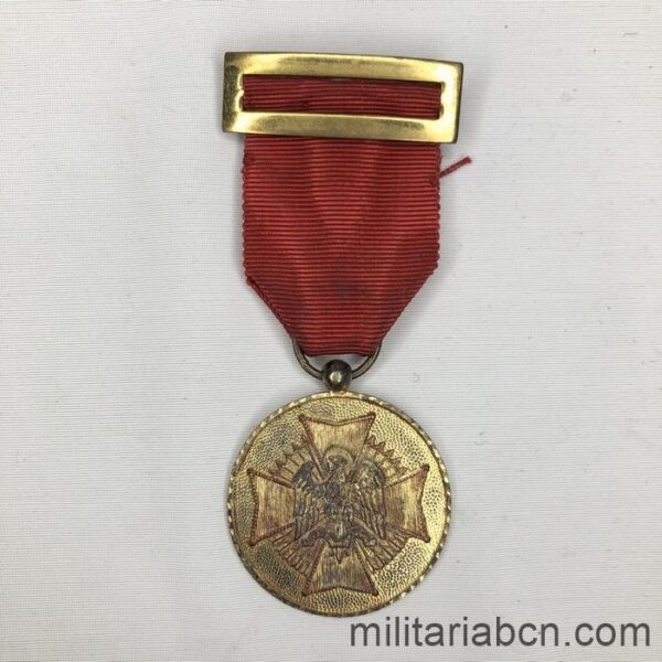 España. Medalla de la Orden de Cisneros.  1er Modelo (cinta en rojo). Medalla española cinta