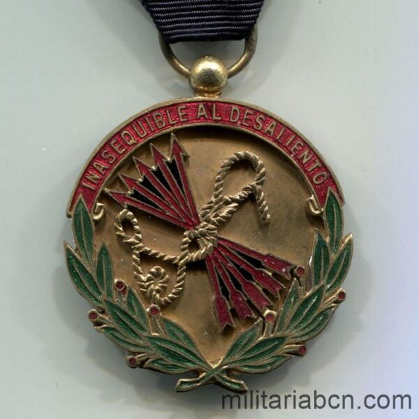 Medalla de Constancia del Frente de Juventudes de Falange. Versión oro. Medalla falangista